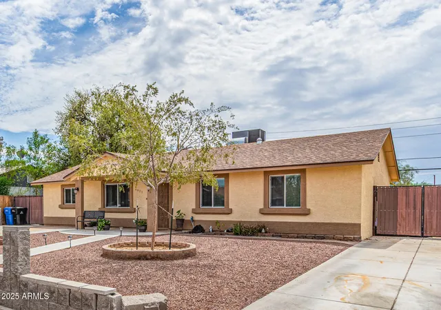 Photo 3 of Sale Pending at 6821 W Campbell Ave, Phoenix, AZ 85033 | MLS# 7014775 | Listing updated on 2026-07-16