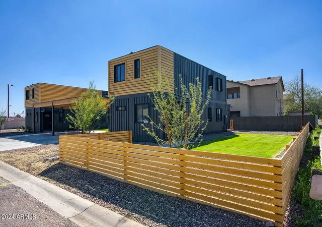 Photo 3 of Townhouse for sale at 9624 N 16th Avenue, Phoenix, AZ 85021 | MLS# 7022329 | Listing updated on 2026-08-25