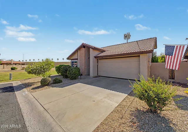 2nd image of 5221 E Saguaro Cir, Phoenix, AZ 85044 | MLS# 7016627