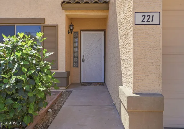 Photo 4 of Single family home for sale at 221 E Inglewood St, Mesa, AZ 85201 | MLS# 7016332 | Listing updated on 2026-09-15