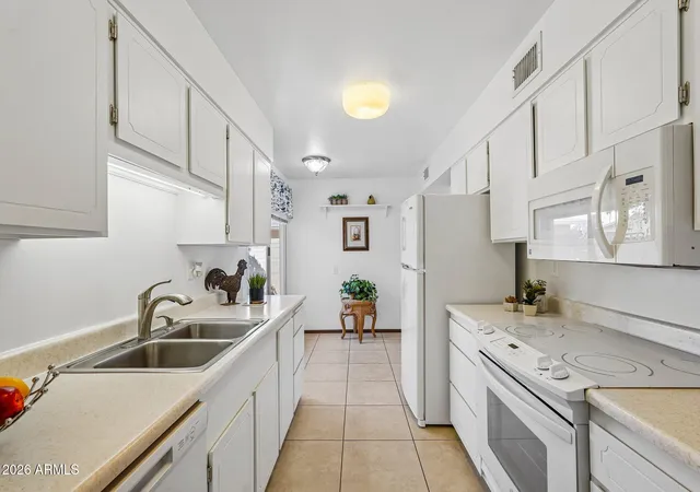 Condo for sale at 17211 N Pinion Ln, Sun City, AZ 85373 | MLS# 7069817