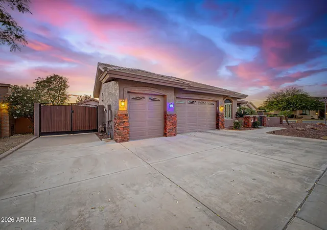Homes for sale in Glendale, AZ | 24414 N 43Rd Dr, Glendale, AZ 85310 | MLS# 7017247