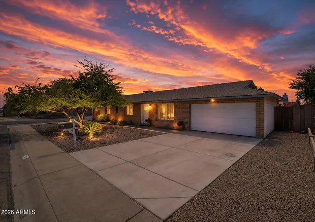 2nd image of 1934 W Kristal Wy, Phoenix, AZ 85027 | MLS# 7018307