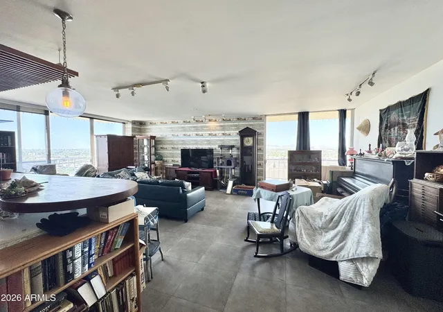 3rd image of 207 W Clarendon Ave, Phoenix, AZ 85013