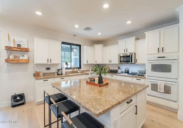 4th image of 3852 E Comstock Dr, Gilbert, AZ 85296 | MLS# 7018464