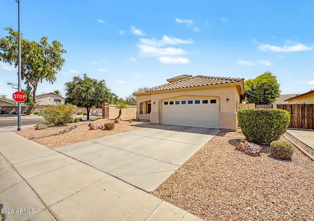 Photo 3 of Single family home for sale at 8111 W Deanna Dr, Peoria, AZ 85382 | MLS# 7021960 | Listing updated on 2026-07-07