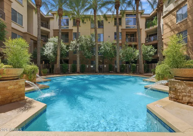Listing Photo 2 - Condo for sale in building located at 1701 E Colter St, Phoenix, AZ 85016 - Unit #303