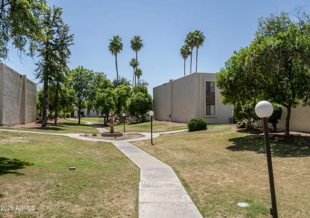2nd image of 3825 E Camelback Rd, Phoenix, AZ 85018