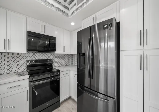 Listing Photo 4 - Condo for sale in building located at 7329 N Via Camello Del Norte --, Scottsdale, AZ 85258 - Unit #115