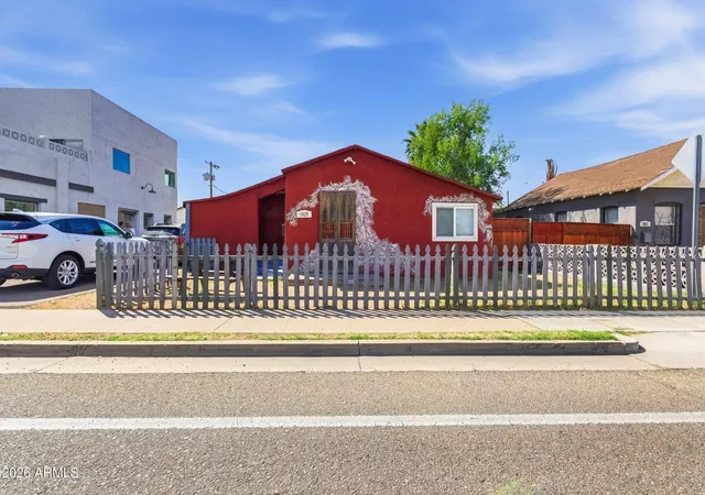 Photo 4 of Townhouse for sale at 1025 E Roosevelt St, Phoenix, AZ 85006 | MLS# 7018360 | Listing updated on 2026-09-15