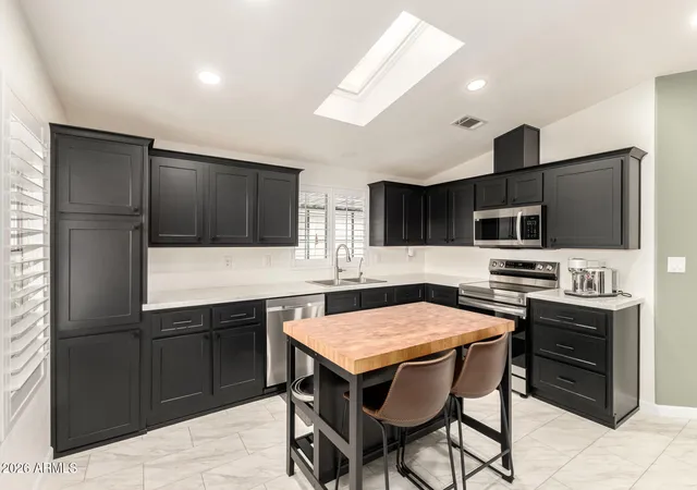 Photo 4 of Manufactured home for sale at 3301 S Goldfield Rd #2004, Apache Junction, AZ 85119 | MLS# 7024162 | Listing updated on 2026-10-06