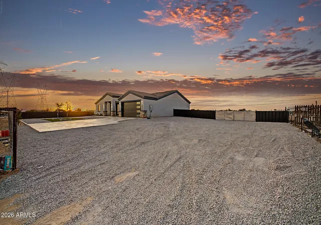 Homes for sale in Tonopah, AZ | 3012 S 335Th Dr, Tonopah, AZ 85354 | MLS# 7019781