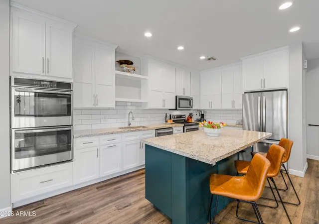 Photo 4 of Single family home for sale at 10610 W Country Clb Trl, Peoria, AZ 85383 | MLS# 7021073 | Listing updated on 2026-09-25