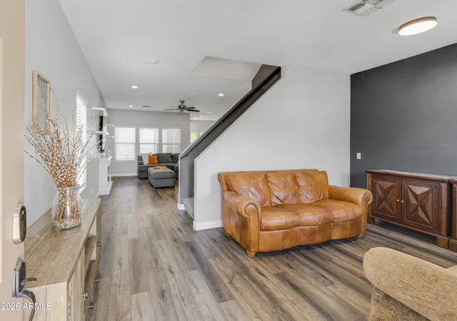 5th image of 10610 W Country Club Trl, Peoria, AZ 85383 | MLS# 7021073
