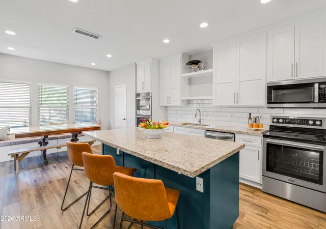Photo 3 of Single family home for sale at 10610 W Country Clb Trl, Peoria, AZ 85383 | MLS# 7021073 | Listing updated on 2026-09-25