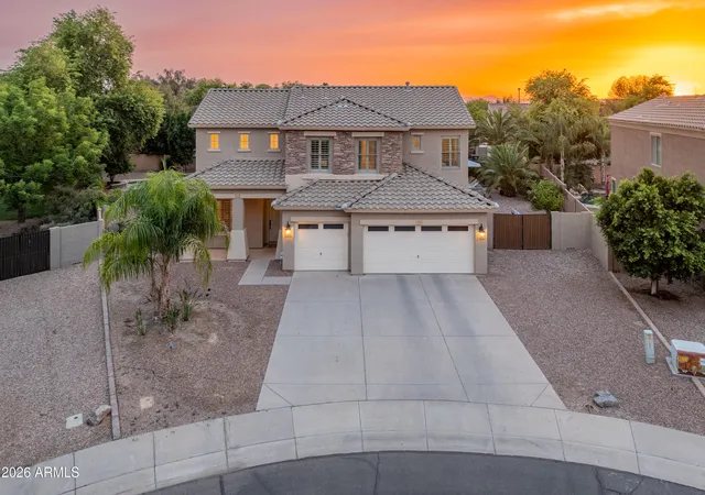 Photo 2 of Single family home for sale at 4984 S Cobblestone St, Gilbert, AZ 85298 | MLS# 7030310 | Listing updated on 2026-09-11