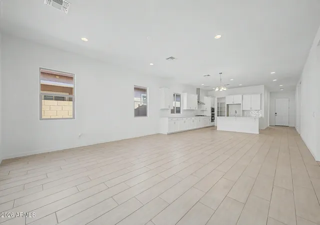 4th image of 16982 W Desert Ln, Goodyear, AZ 85338 | MLS# 7020043