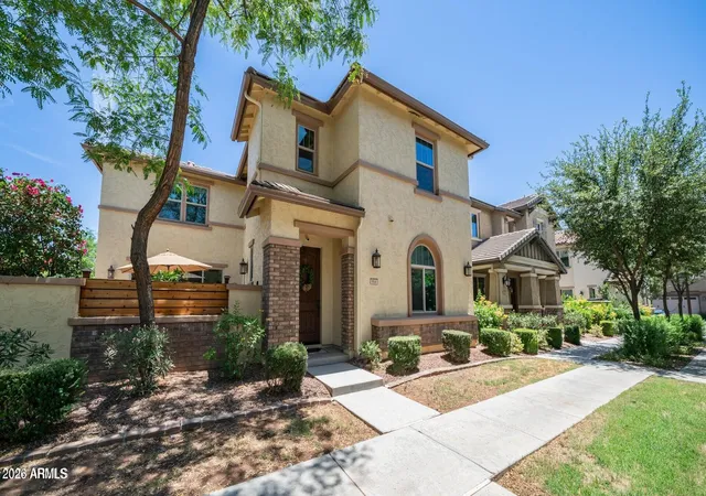 1st image of 914 S Osborn Ln, Gilbert, AZ 85296 | MLS# 7020618