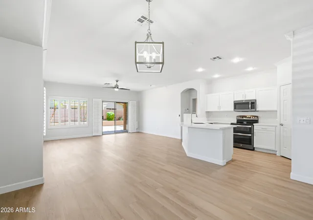 Photo 4 of Sale Pending at 2633 E Indian Wells Pl, Chandler, AZ 85249 | MLS# 7021372 | Listing updated on 2026-08-21