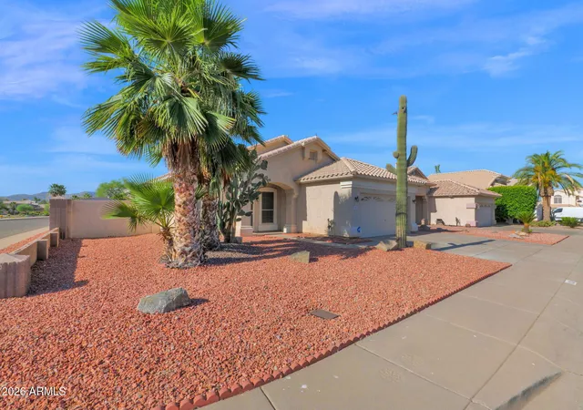 37th image of 1011 W Kelton Ln, Phoenix, AZ 85023 | MLS# 7022401