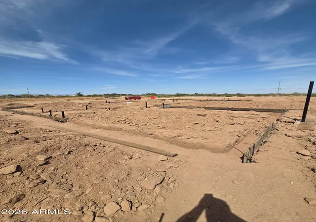 Photo 3 of Single family home for sale at 19555 W Creedance Blvd, Surprise, AZ 85387 | MLS# 7023328 | Listing updated on 2026-08-11