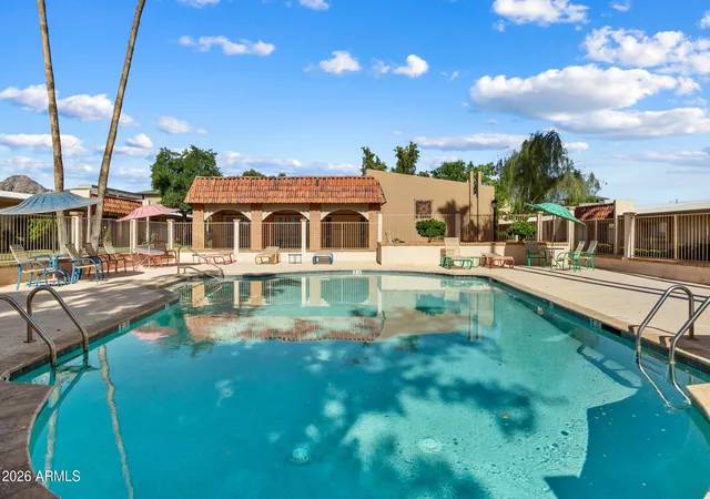 Photo 3 of Townhouse for sale at 1320 E Bethany Home Rd #102, Phoenix, AZ 85014 | MLS# 7023533 | Listing updated on 2026-08-11