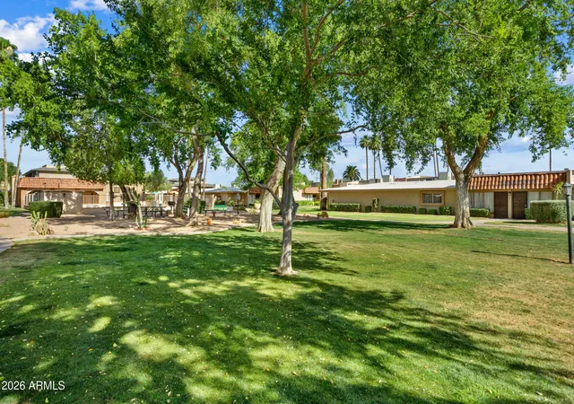 Photo 4 of Townhouse for sale at 1320 E Bethany Home Rd #102, Phoenix, AZ 85014 | MLS# 7023533 | Listing updated on 2026-08-11