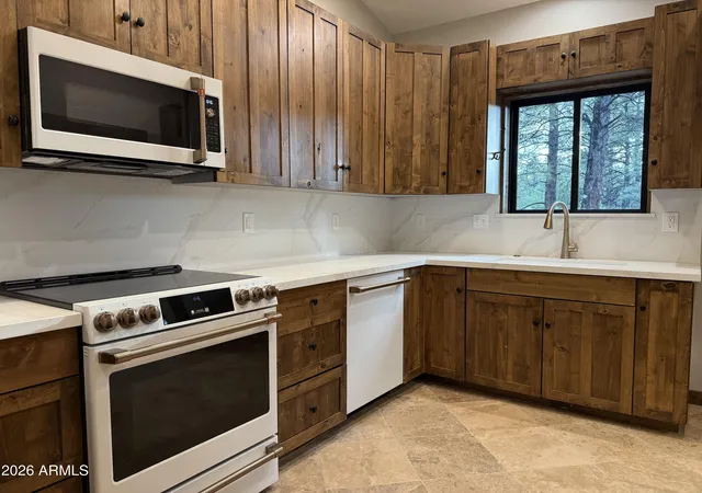 Photo 3 of Single family home for sale at 129 N Spitz Spring Rd, Parks, AZ 86018 | MLS# 7024954 | Listing updated on 2026-10-08