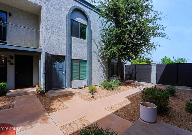 Listing Photo 2 - Condo for sale in building located at 3501 N 64Th St, Phoenix, AZ 85251 - Unit #23