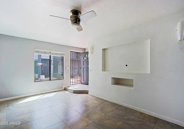 Listing Photo 5 - Condo for sale in building located at 3501 N 64Th St, Phoenix, AZ 85251 - Unit #23
