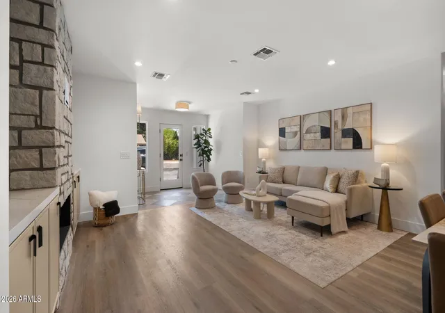 Photo 4 of Single family home for sale at 6830 N 10th Place, Phoenix, AZ 85014 | MLS# 7025037 | Listing updated on 2026-09-20