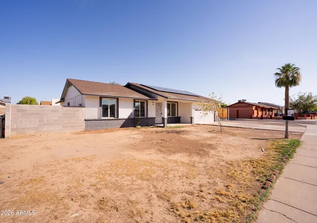 Photo 3 of Sale Pending at 7728 W Cheery Lynn Rd, Phoenix, AZ 85033 | MLS# 7057589 | Listing updated on 2026-09-18