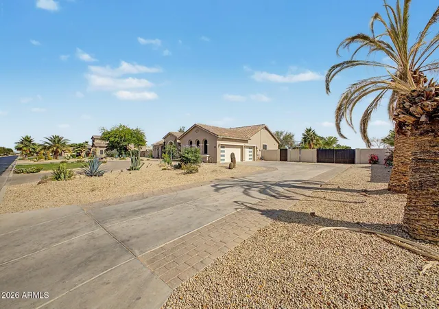 3rd image of 14389 W Becker Ln, Surprise, AZ 85379 | MLS# 7026063