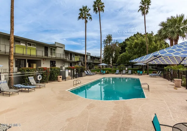 Listing Photo 2 - Condo for sale in building located at 7141 N 16Th St, Phoenix, AZ 85020 - Unit #10