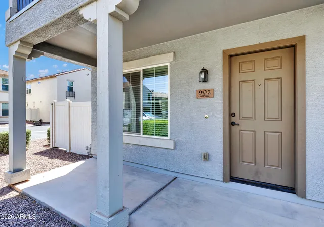 Photo 3 of Sale Pending at 907 S Henry Ln, Gilbert, AZ 85296 | MLS# 7027226 | Listing updated on 2026-09-10