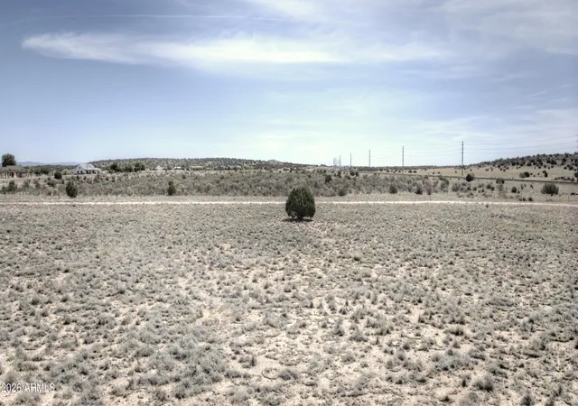 2nd image of 24660 N Rj Wy #6, Paulden, AZ 86334 | MLS# 7030840