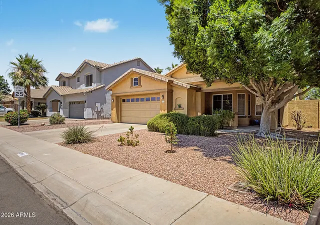 3rd image of 8118 W Harmony Ln, Peoria, AZ 85382 | MLS# 7032135