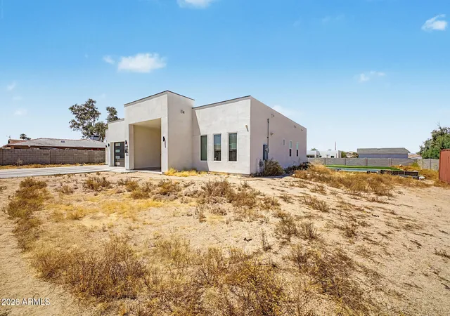5th image of 744 E Desert Ln, Phoenix, AZ 85042 | MLS# 7031484