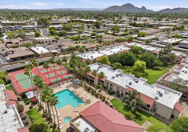 Homes for sale in Scottsdale, AZ | 8651 E Royal Palm Road, Scottsdale, AZ 85258 | Houzeo