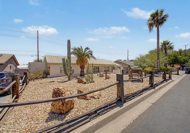 Photo 4 of Single family home for sale at 1229 E Mercer Ln, Phoenix, AZ 85020 | MLS# 7033215 | Listing updated on 2026-10-22