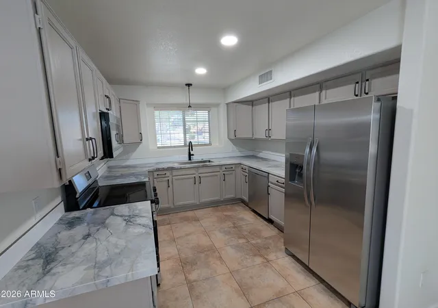 3rd image of 8034 W Paradise Dr, Peoria, AZ 85345 | MLS# 7029105