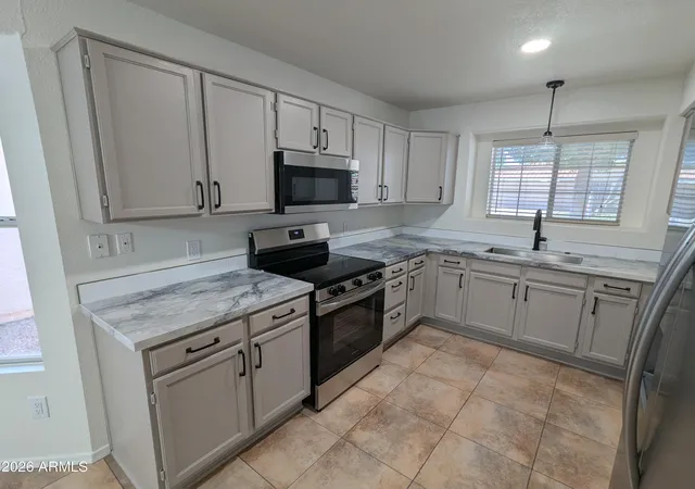 4th image of 8034 W Paradise Dr, Peoria, AZ 85345 | MLS# 7029105