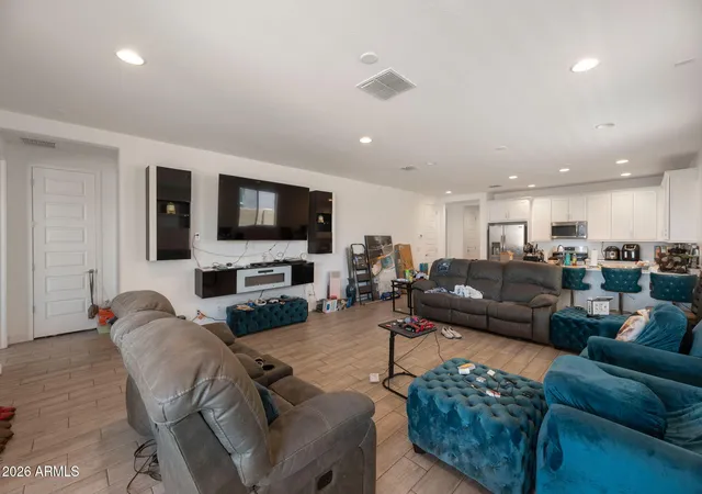 3rd image of 2544 W Sunland Ave, Phoenix, AZ 85041 | MLS# 7029607