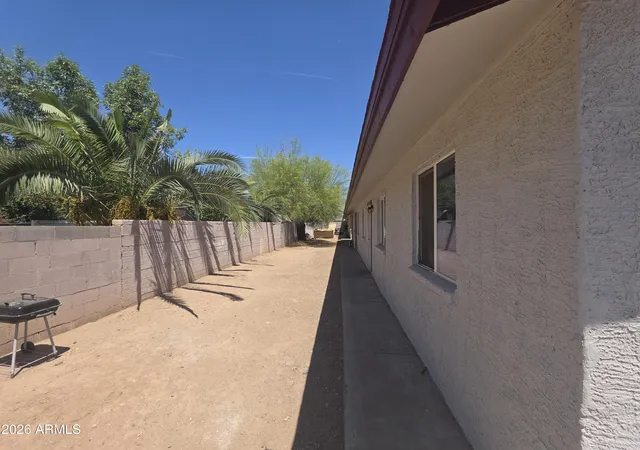 Photo 3 of Townhouse for sale at 1001 N 32nd Avenue, Phoenix, AZ 85009 | MLS# 7032228 | Listing updated on 2026-09-30