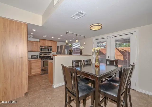 2nd image of 202 E Betty Elyse Ln, Phoenix, AZ 85022 | MLS# 7030281