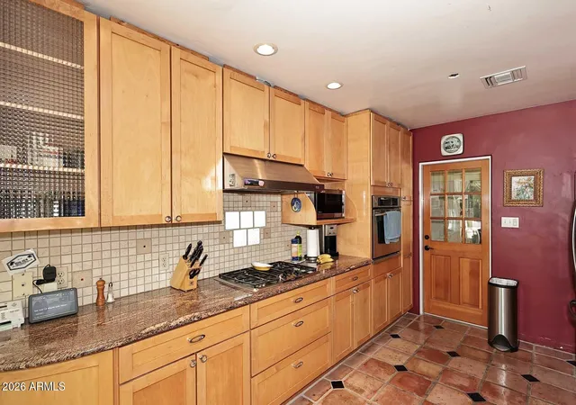 Photo 3 of Single family home for sale at 8104 N 8th Avenue, Phoenix, AZ 85021 | MLS# 7038565 | Listing updated on 2026-08-11