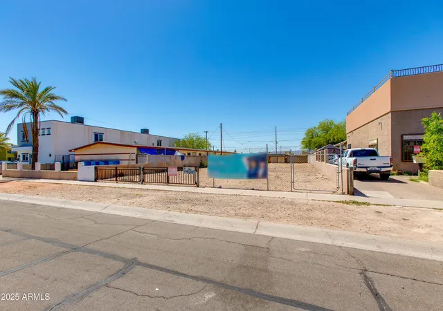 3rd image of 2145 E Taylor St #11, Phoenix, AZ 85006 | MLS# 7031370