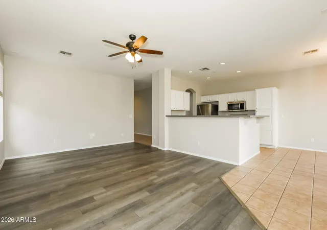 Photo 3 of Single family home for sale at 10 E Ml Reef Dr, San Tan Valley, AZ 85143 | MLS# 7030574 | Listing updated on 2026-10-22
