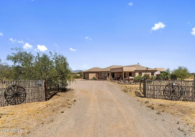 Photo 3 of Sale Pending at 27755 S Clydesdale Ave, Congress, AZ 85332 | MLS# 7045077 | Listing updated on 2026-09-24
