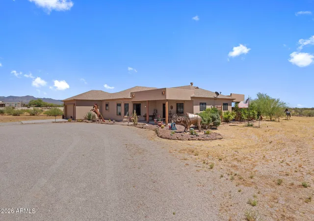 Photo 3 of Sale Pending at 27755 S Clydesdale Ave, Congress, AZ 85332 | MLS# 7045077 | Listing updated on 2026-09-24